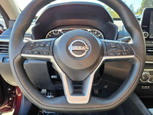 Used 2025 Nissan Altima 2.5 SV FWD image 27