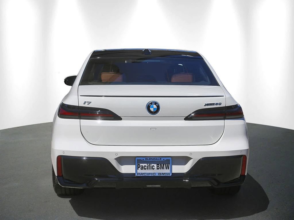 Used 2025 BMW i7 xDrive60 image 5