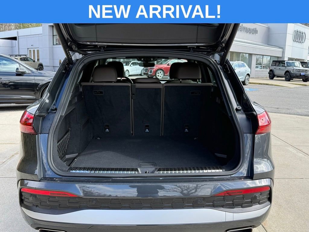 Used 2025 Audi Q5 Premium w/ Convenience Package image 16