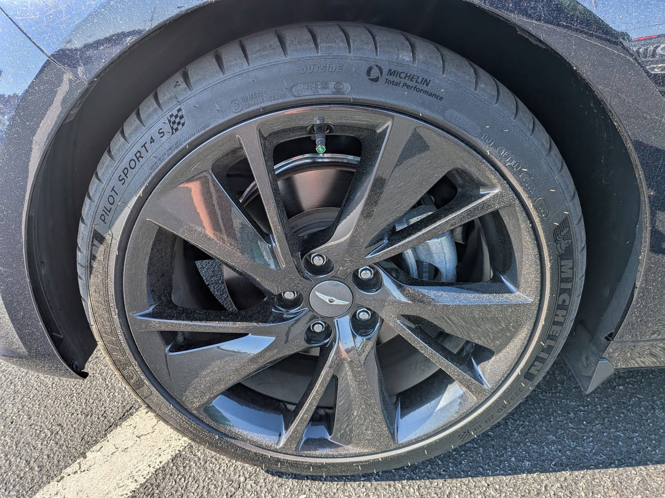 Used 2023 Genesis G70 2.0T w/ Sport Prestige Package RWD image 9