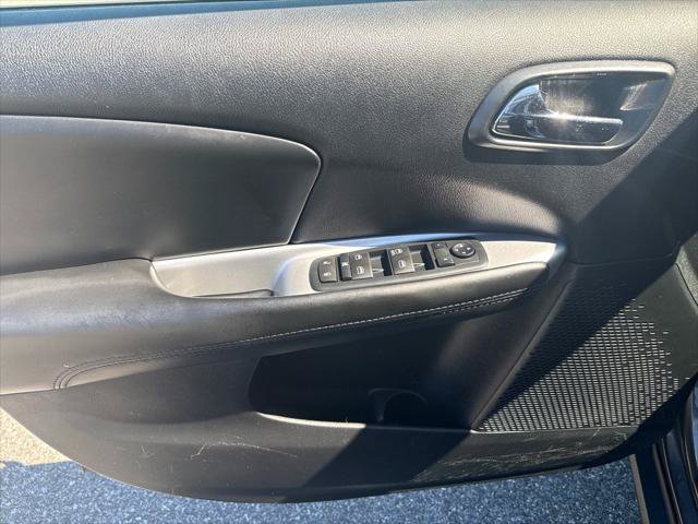 Used 2016 Dodge Journey SE w/ Flexible Seating Group FWD image 13