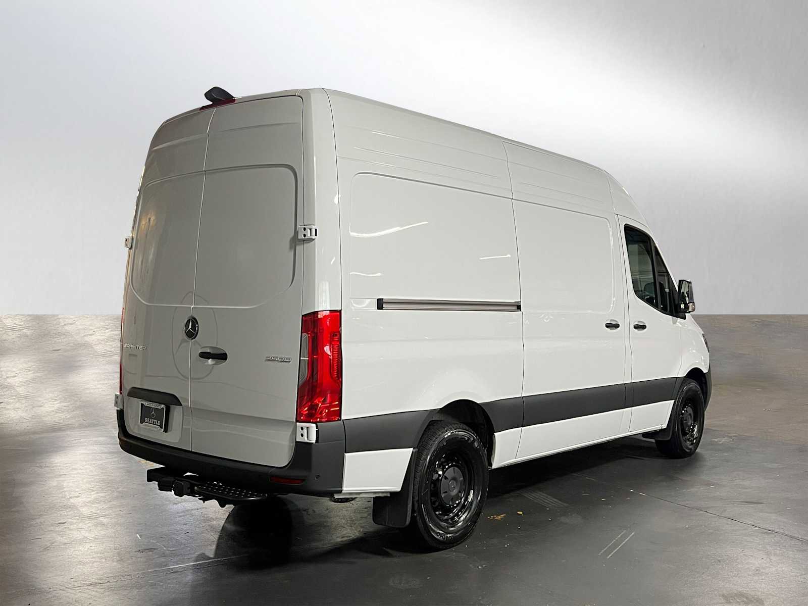 Used 2025 Mercedes-Benz Sprinter 2500 image 3