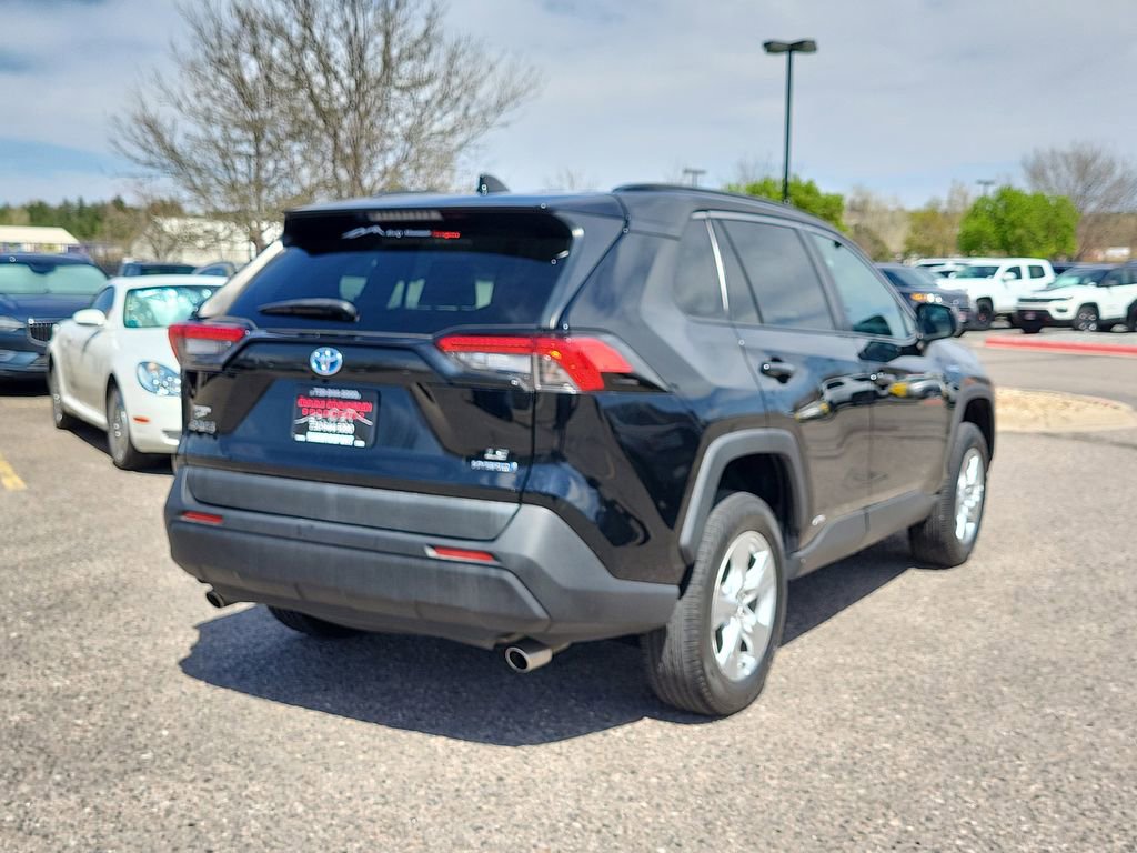 Used 2021 Toyota RAV4 LE image 3