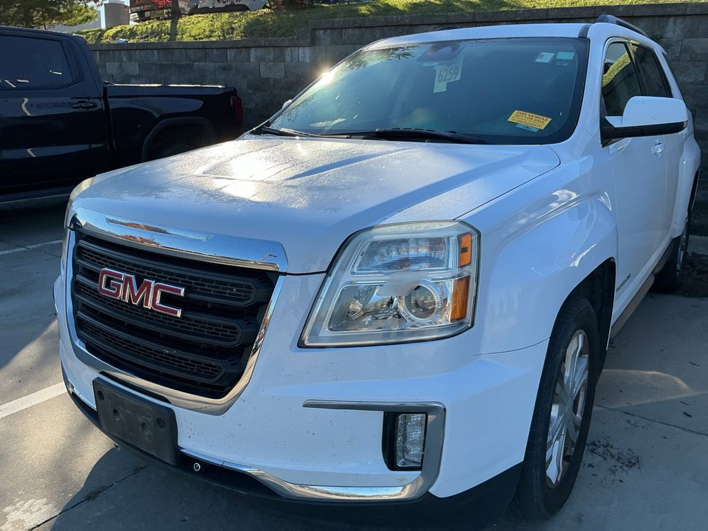 Used 2017 GMC Terrain SLE FWD image 3