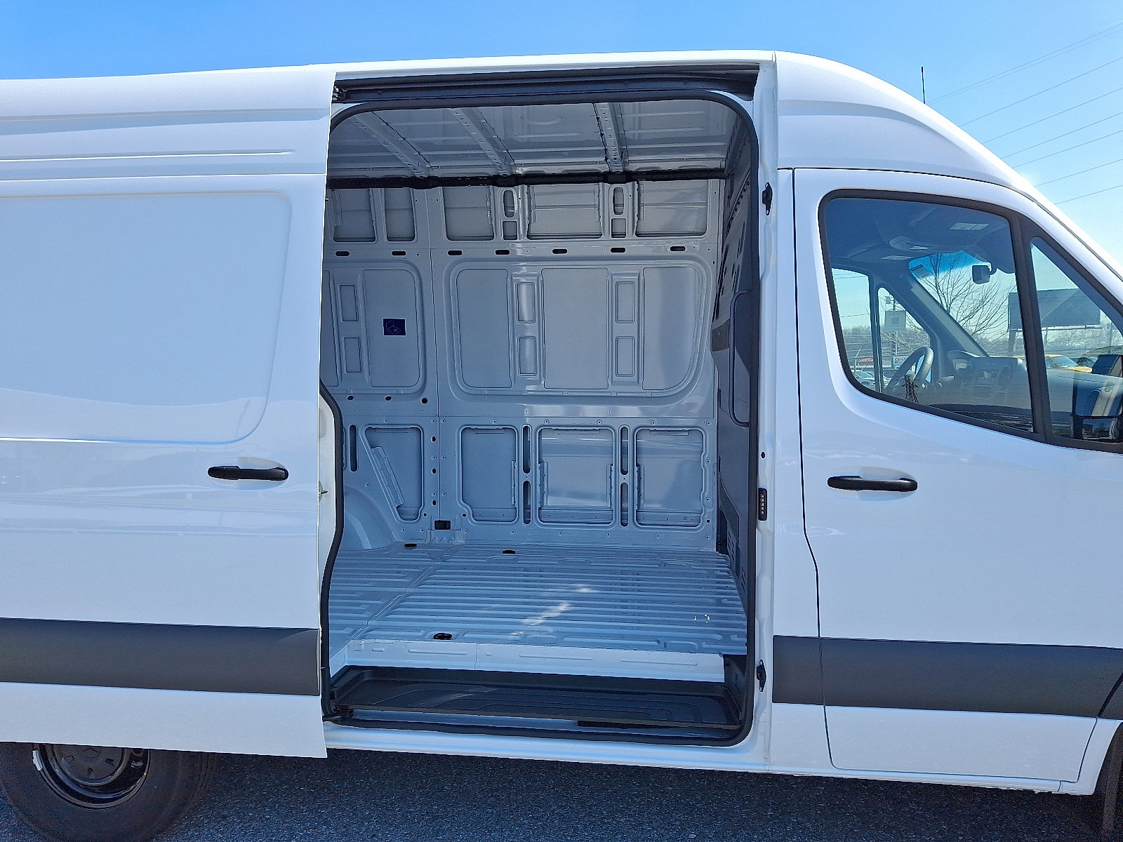 Used 2025 Mercedes-Benz Sprinter 2500 image 8