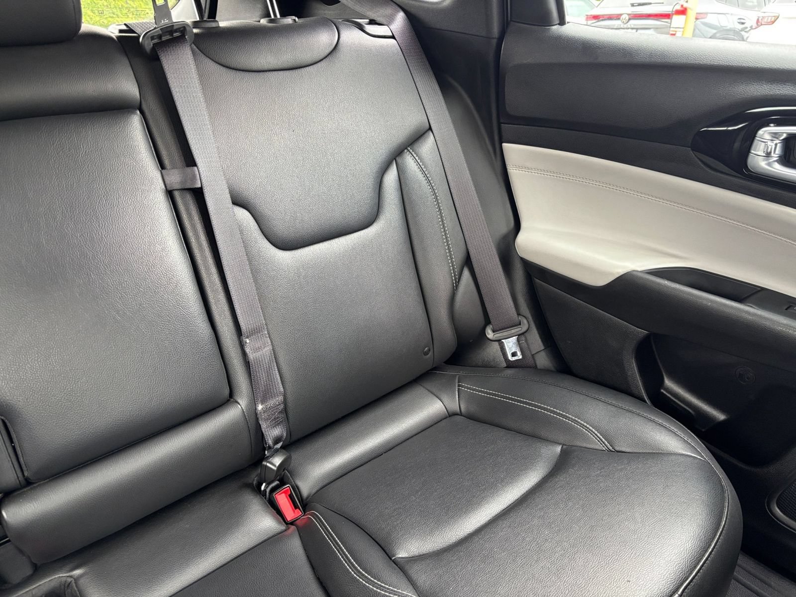Used 2025 Jeep Compass Limited AWD/4WD image 37