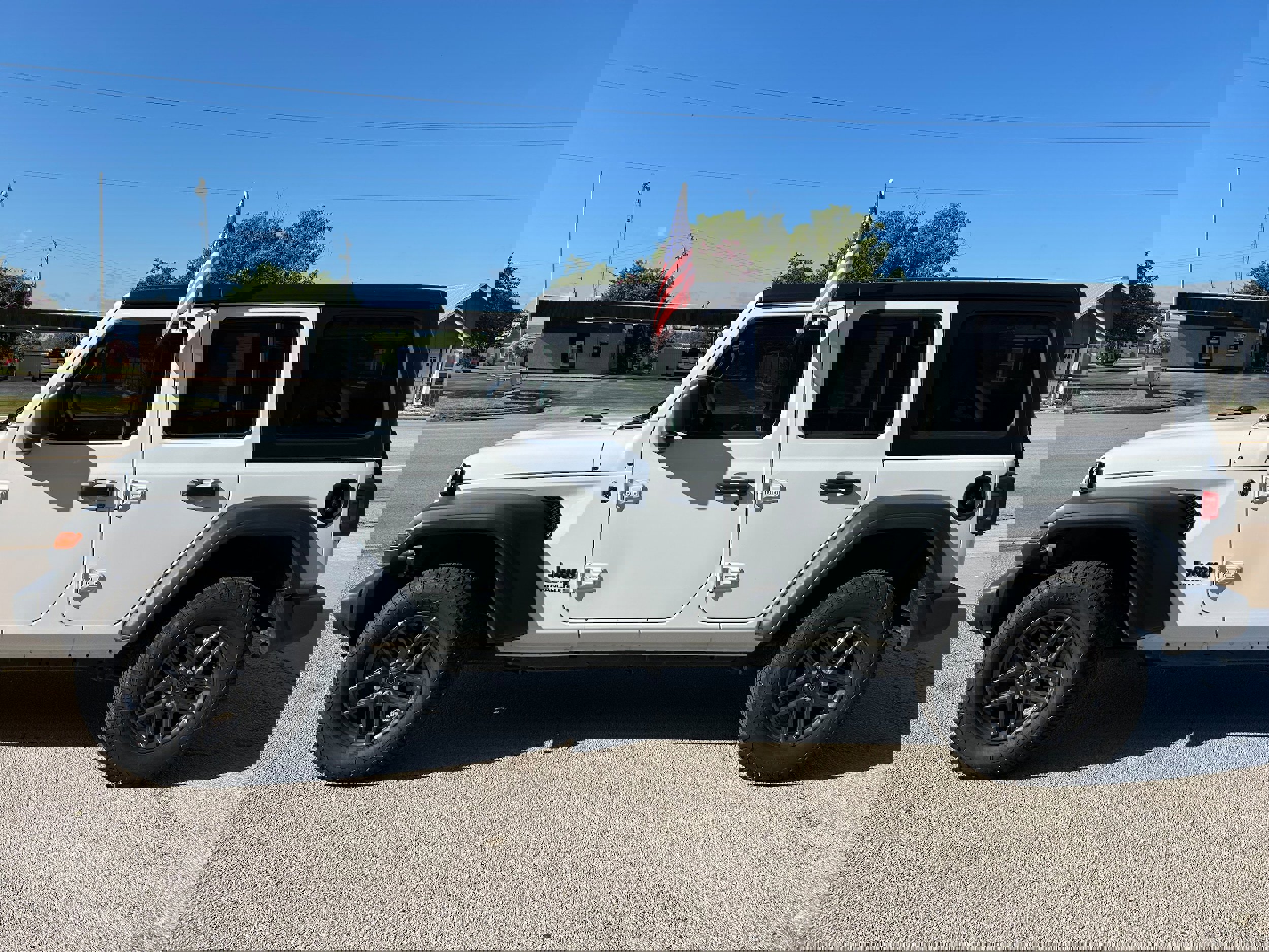 Used 2024 Jeep Wrangler Sport S image 4