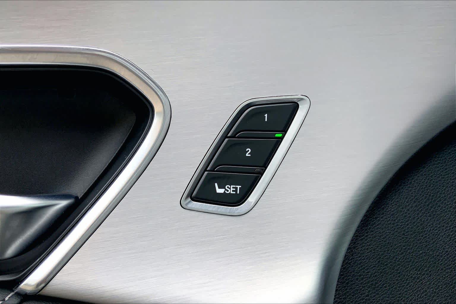 Used 2023 Acura RDX w/ Technology Package FWD image 32