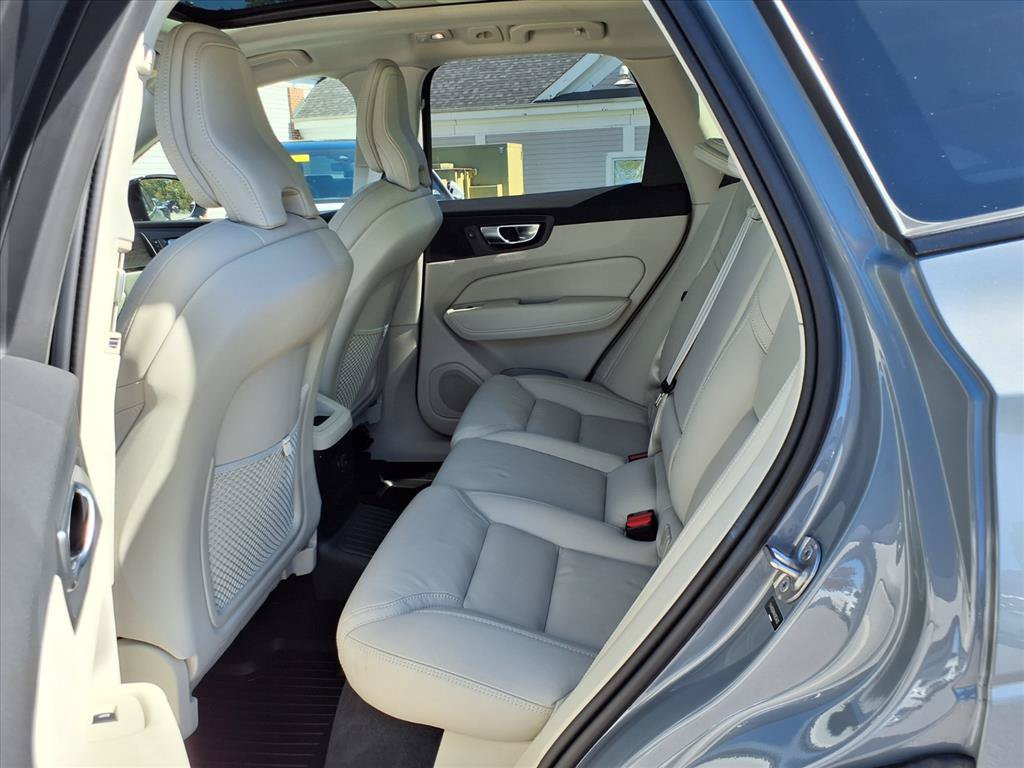 Certified 2024 Volvo XC60 T8 Ultimate w/ Climate Package AWD/4WD image 13