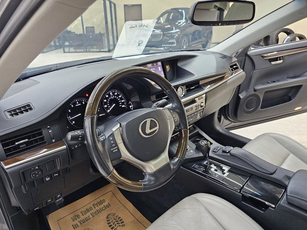 Used 2015 Lexus ES 350 w/ Luxury Package FWD image 18
