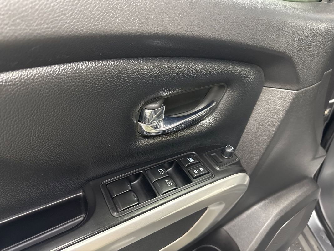 Used 2018 Nissan Titan SV w/ SV Convenience Package image 8