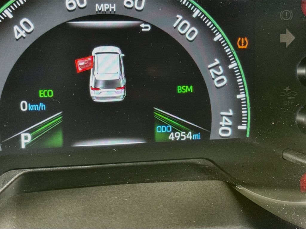 Certified 2025 Toyota RAV4 XLE w/ Convenience Package FWD image 13