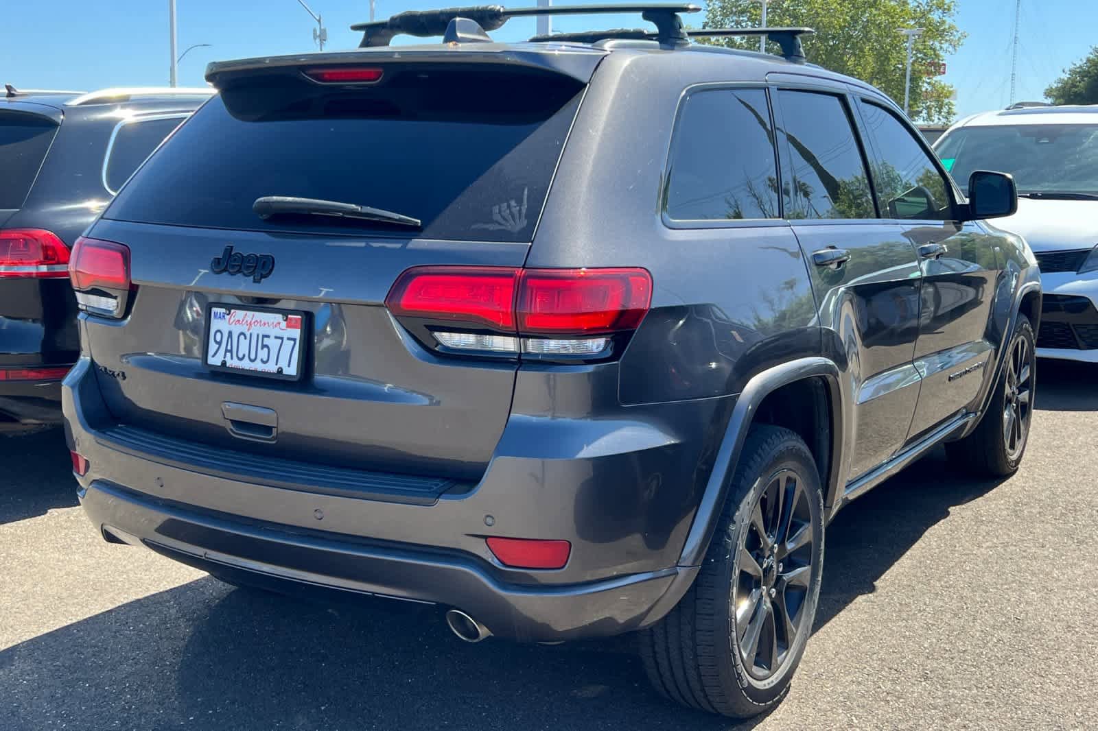 Used 2019 Jeep Grand Cherokee Altitude AWD/4WD image 4