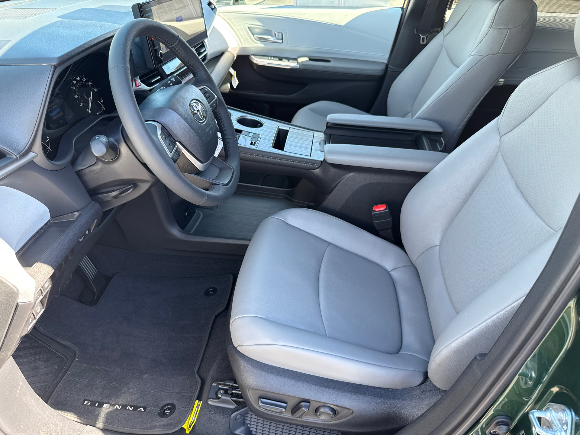 Certified 2026 Toyota Sienna XLE image 27