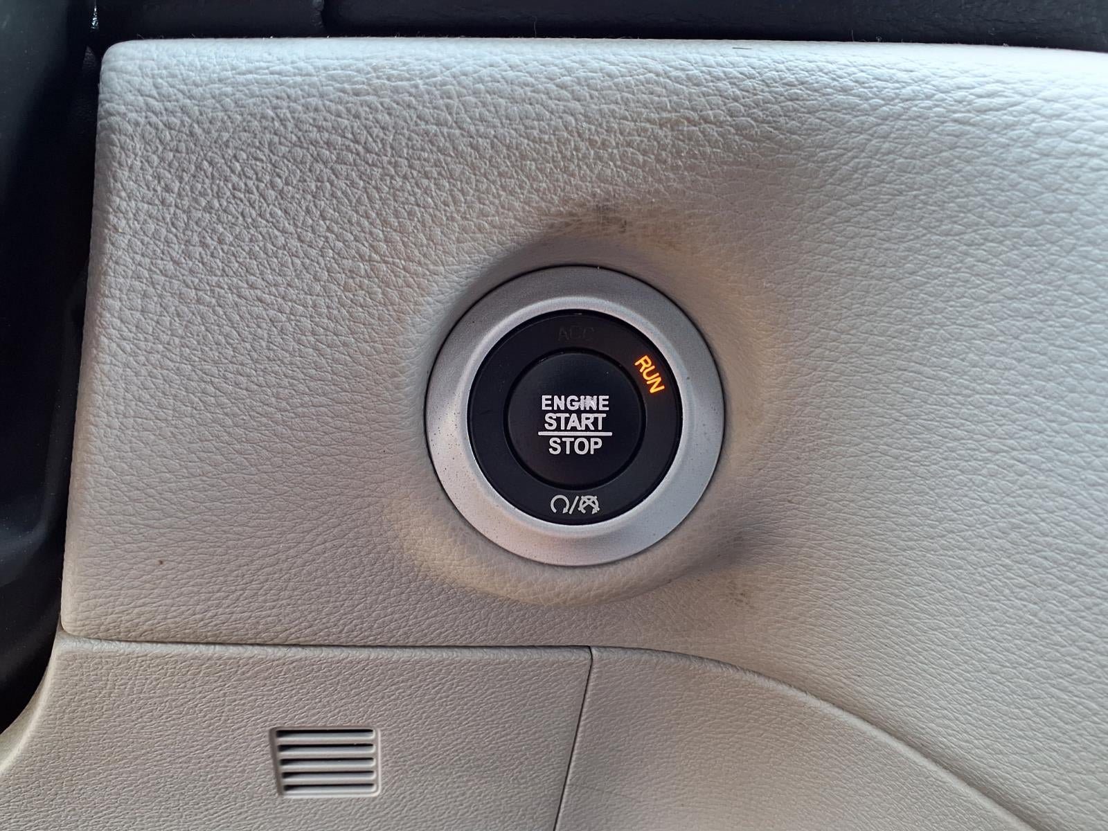 Certified 2022 Chrysler Pacifica Touring-L AWD/4WD image 15