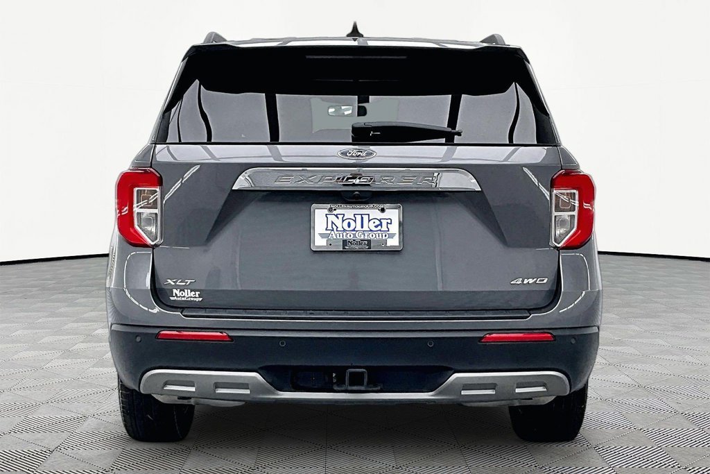Certified 2024 Ford Explorer XLT w/ Equipment Group 202A AWD/4WD image 4