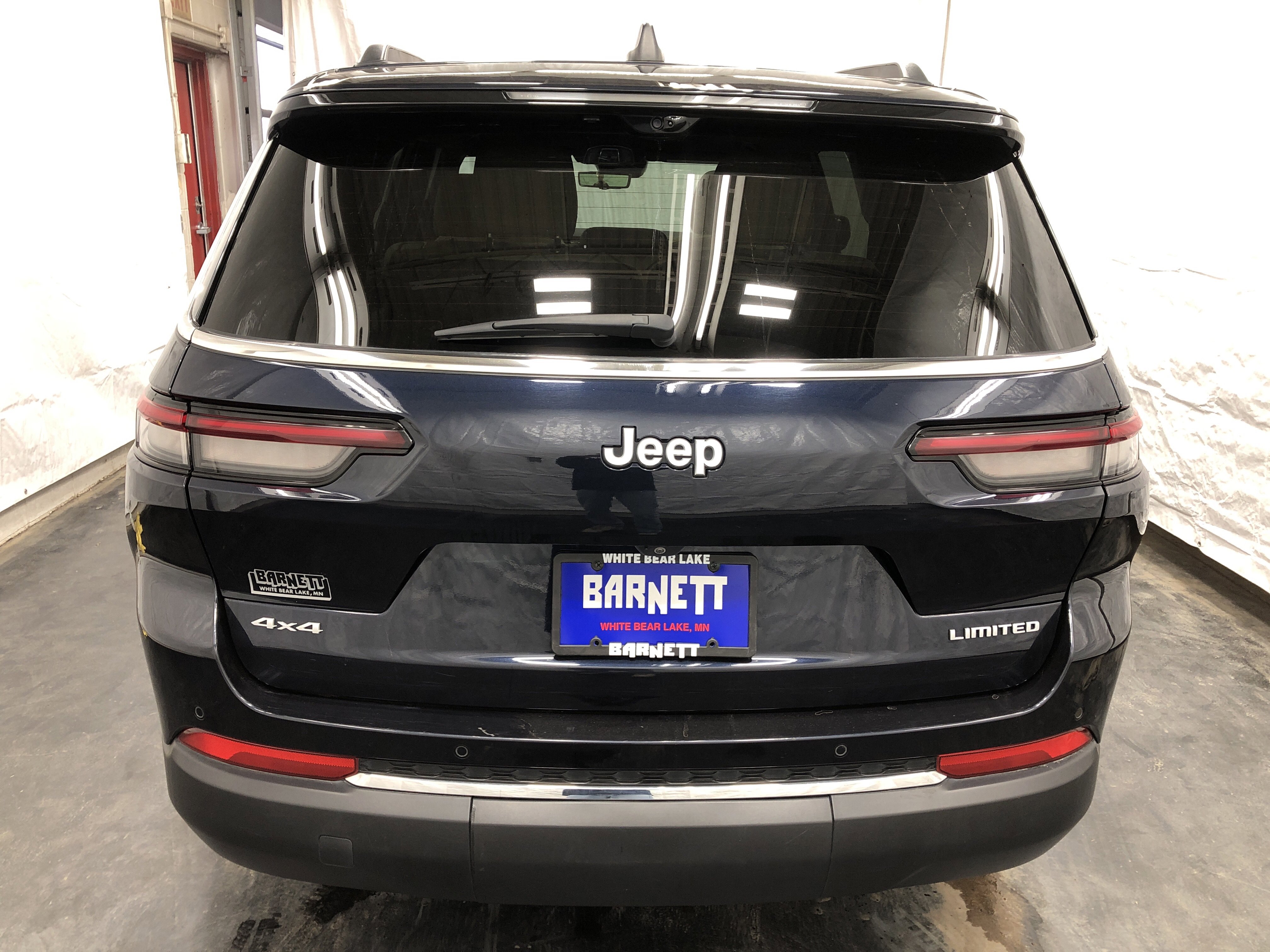 Certified 2024 Jeep Grand Cherokee L Limited w/ Luxury Tech Group II AWD/4WD image 9