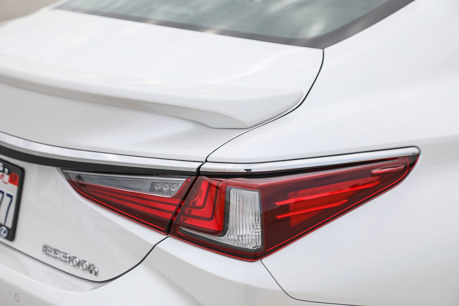 Certified 2025 Lexus ES 300h w/ Premium Package image 9