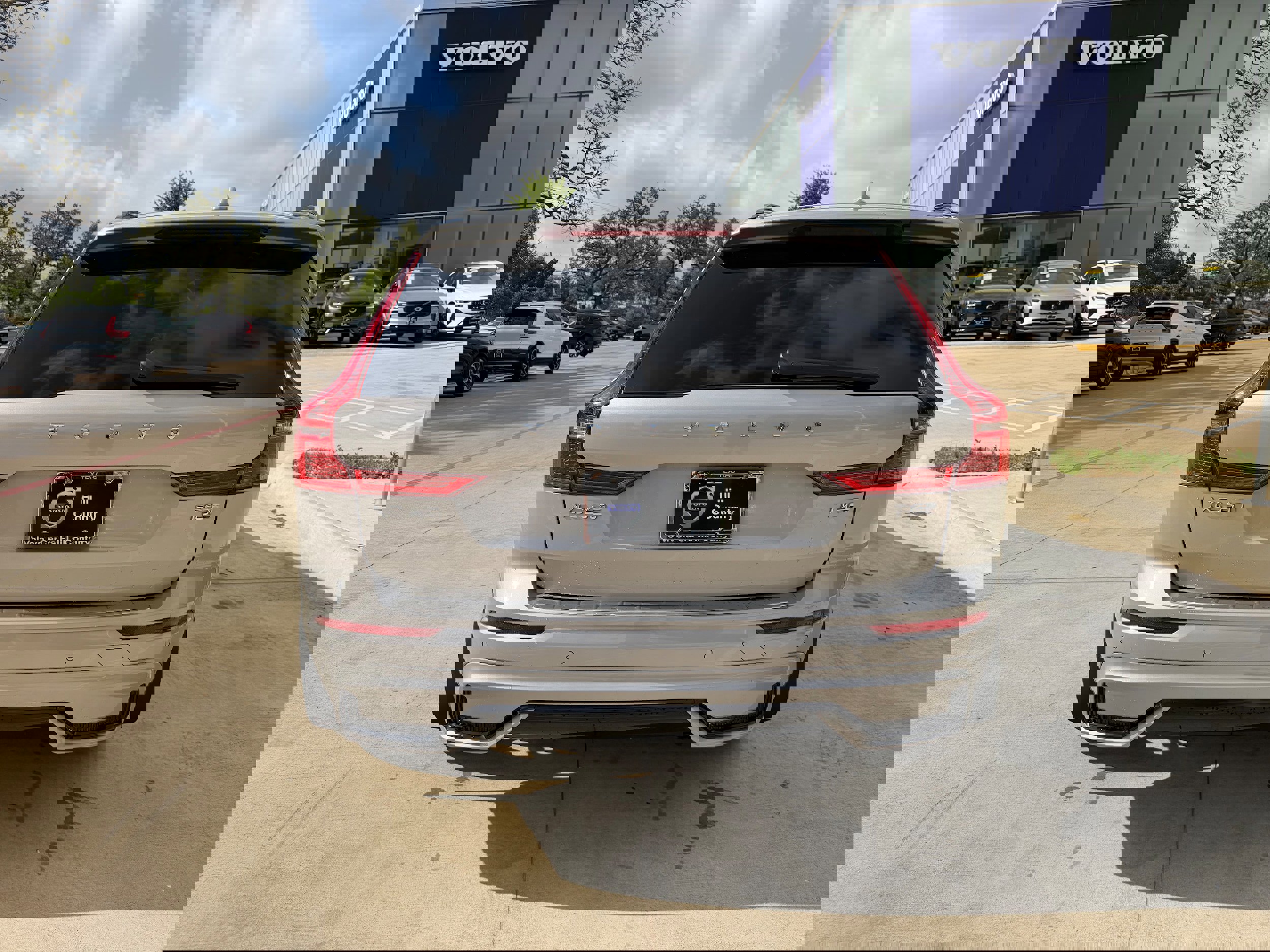 Certified 2025 Volvo XC60 T8 Ultra w/ Protection Package Premier image 5