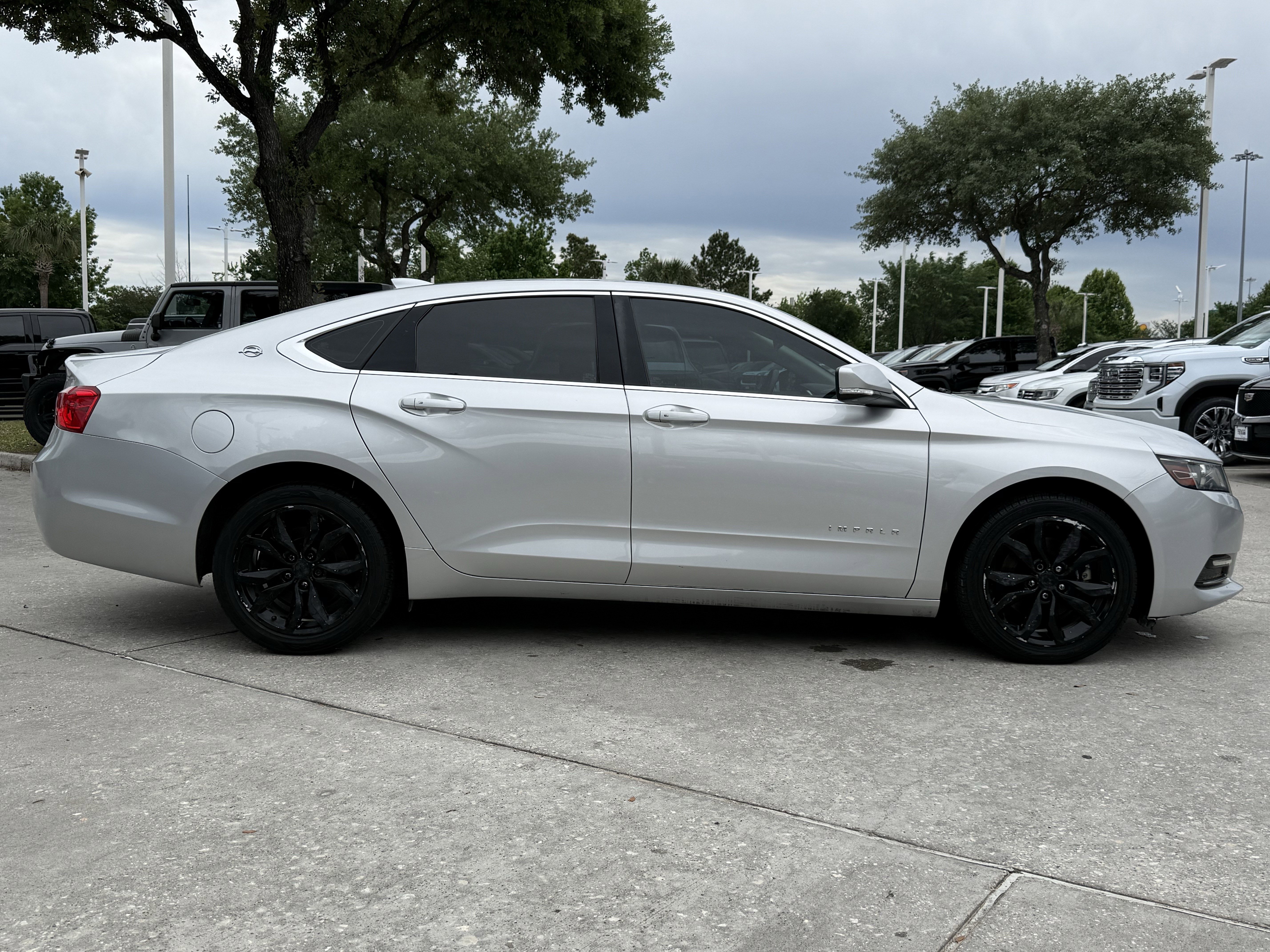 Used 2019 Chevrolet Impala LT image 3