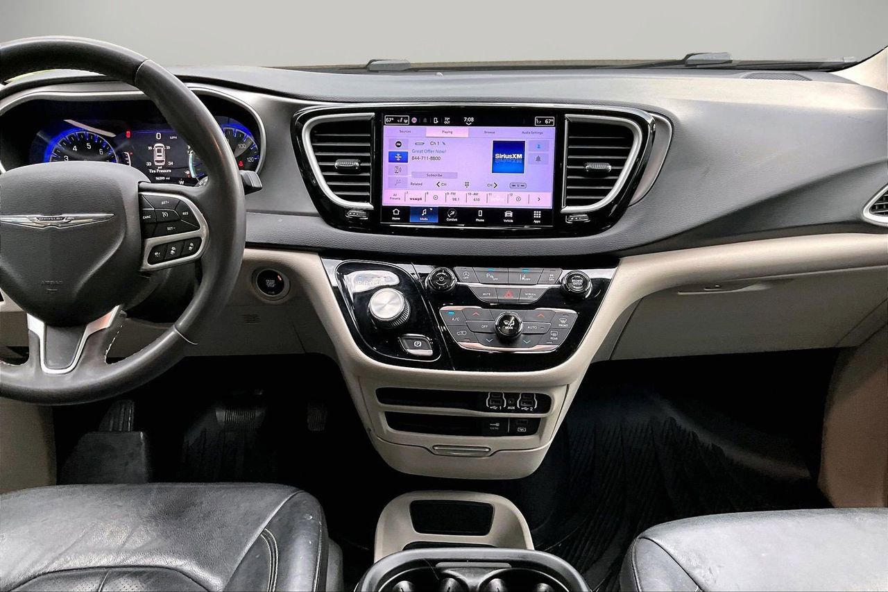 Used 2022 Chrysler Pacifica Touring-L FWD image 12
