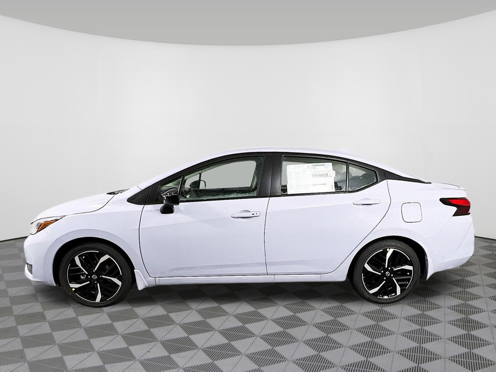 New 2025 Nissan Versa SR w/ Trunk Package FWD image 27