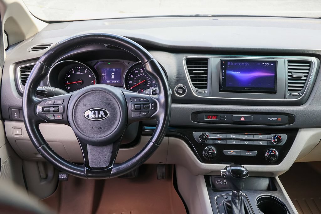 Used 2016 Kia Sedona LX w/ LX Essentials Premium Package FWD image 7