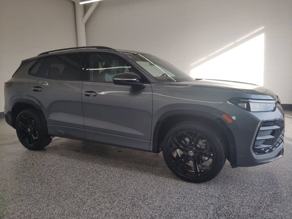 New 2026 Volkswagen Tiguan SE R-Line AWD/4WD image 3