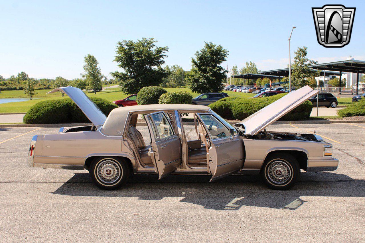 Used 1992 Cadillac Brougham image 17