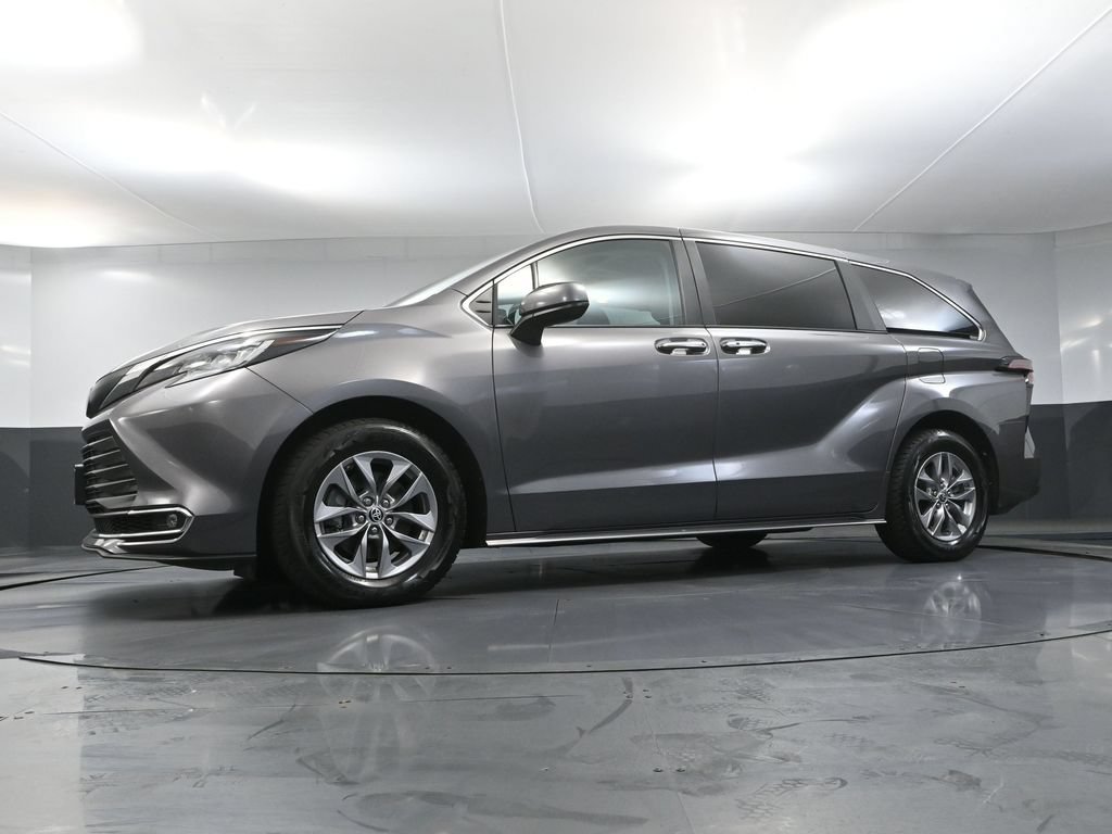 Used 2022 Toyota Sienna XLE AWD/4WD image 42