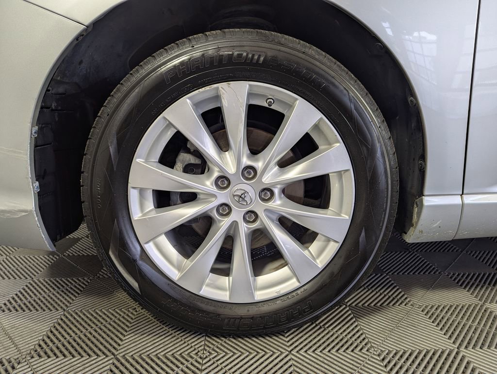 Used 2014 Toyota Venza XLE FWD image 15