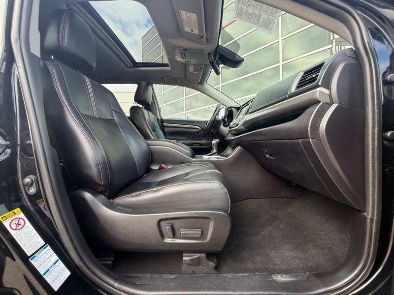 Used 2019 Toyota Highlander SE image 10