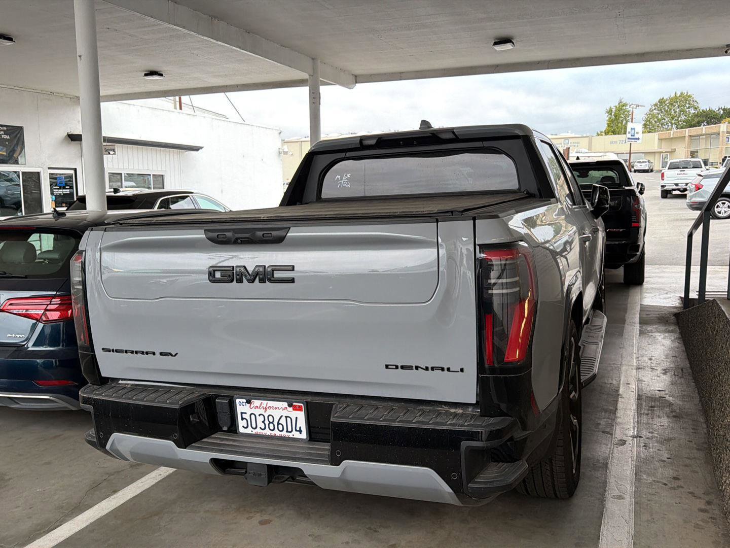 Used 2024 GMC Sierra EV Denali AWD/4WD image 4