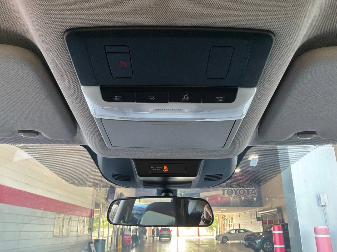 Used 2025 Nissan Rogue SV FWD image 16