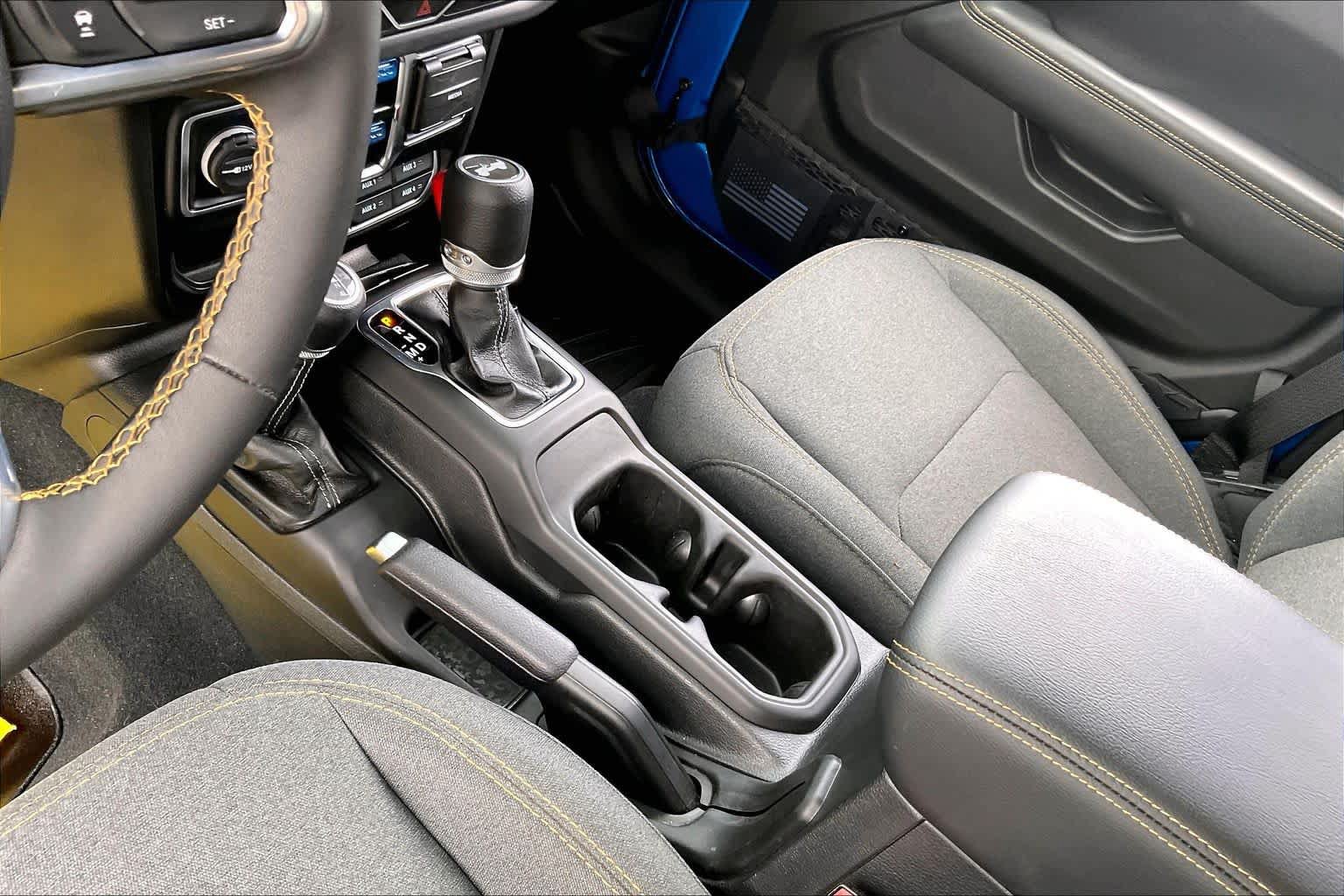 Used 2024 Jeep Wrangler Unlimited Sahara AWD/4WD image 16