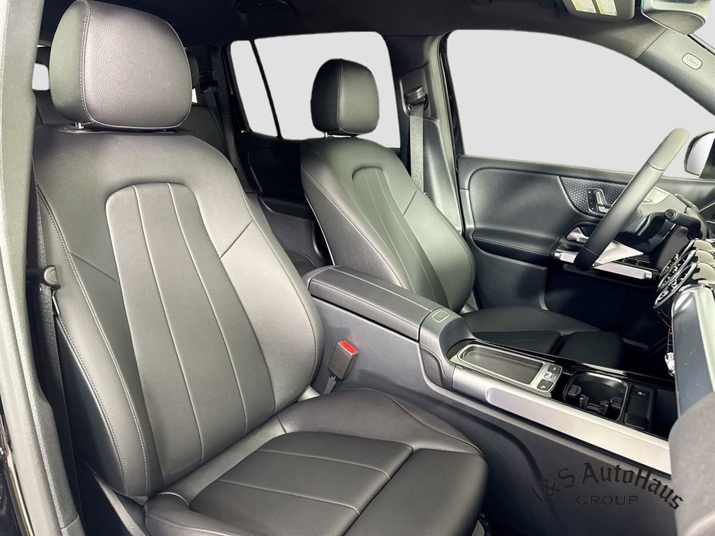 Used 2025 Mercedes-Benz GLB 250 image 33