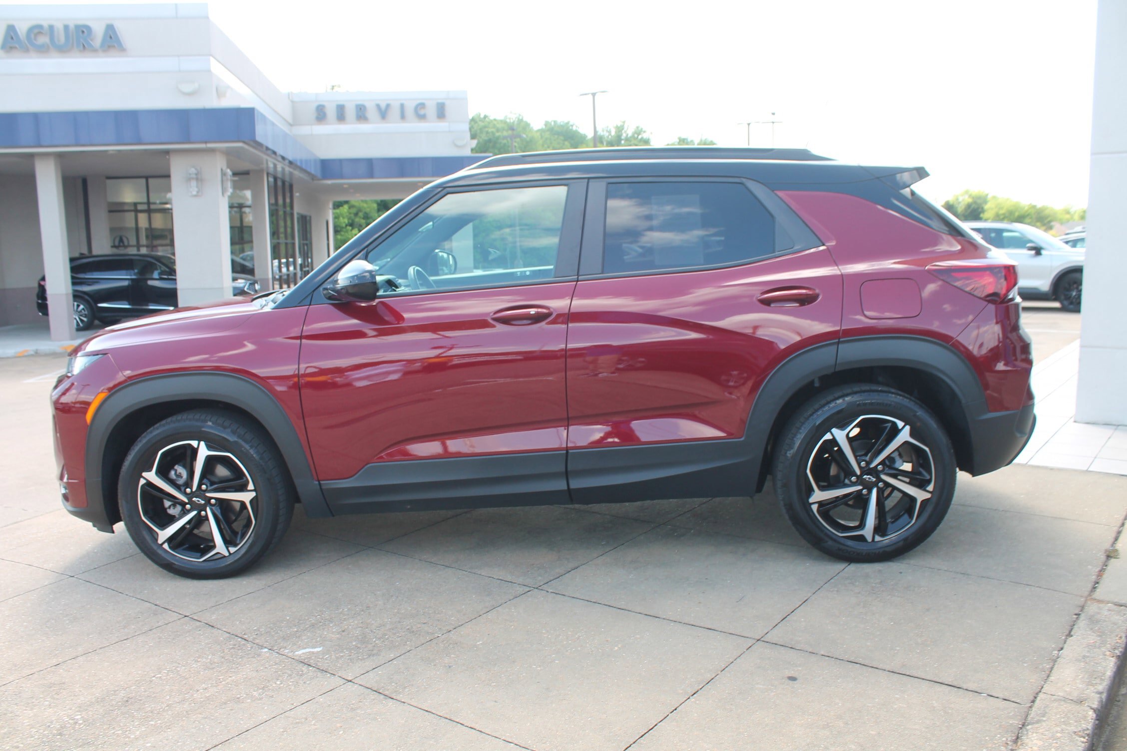 Used 2023 Chevrolet TrailBlazer RS w/ Sun and Liftgate Package FWD image 7