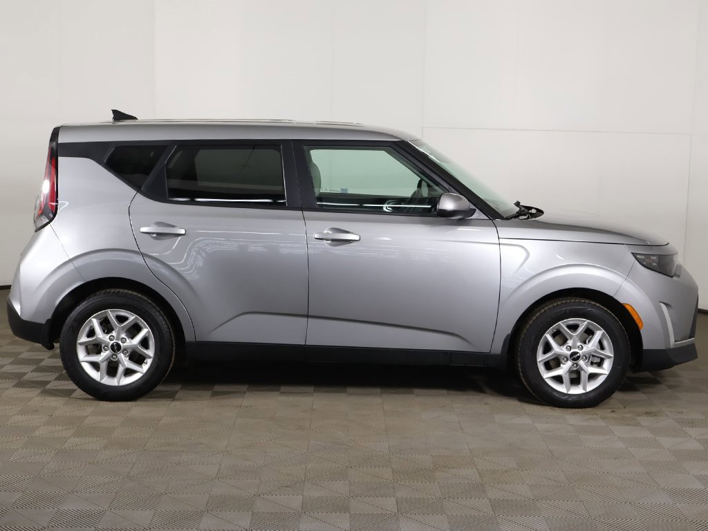 Used 2023 Kia Soul LX w/ LX Technology Package image 17