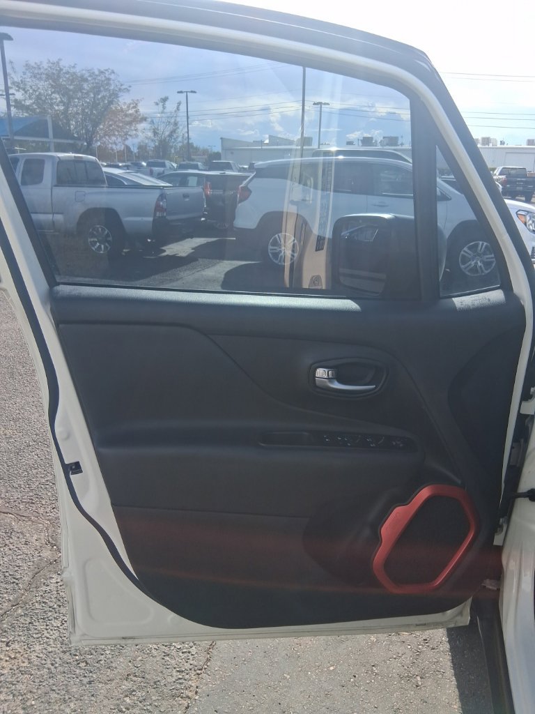 Used 2020 Jeep Renegade Trailhawk w/ Popular Equipment Group AWD/4WD image 5