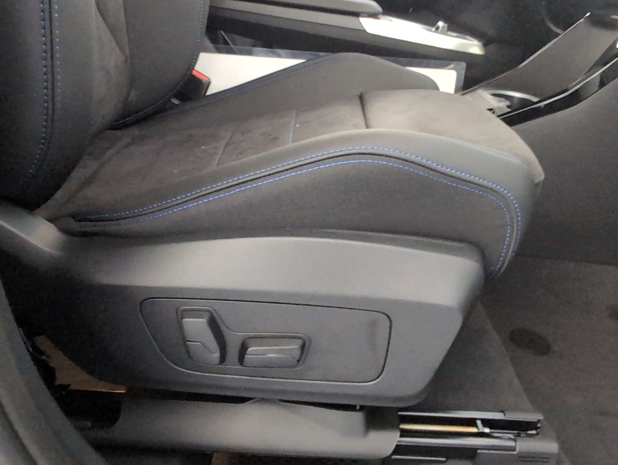 Used 2026 BMW X1 xDrive28i w/ M Sport Package image 32