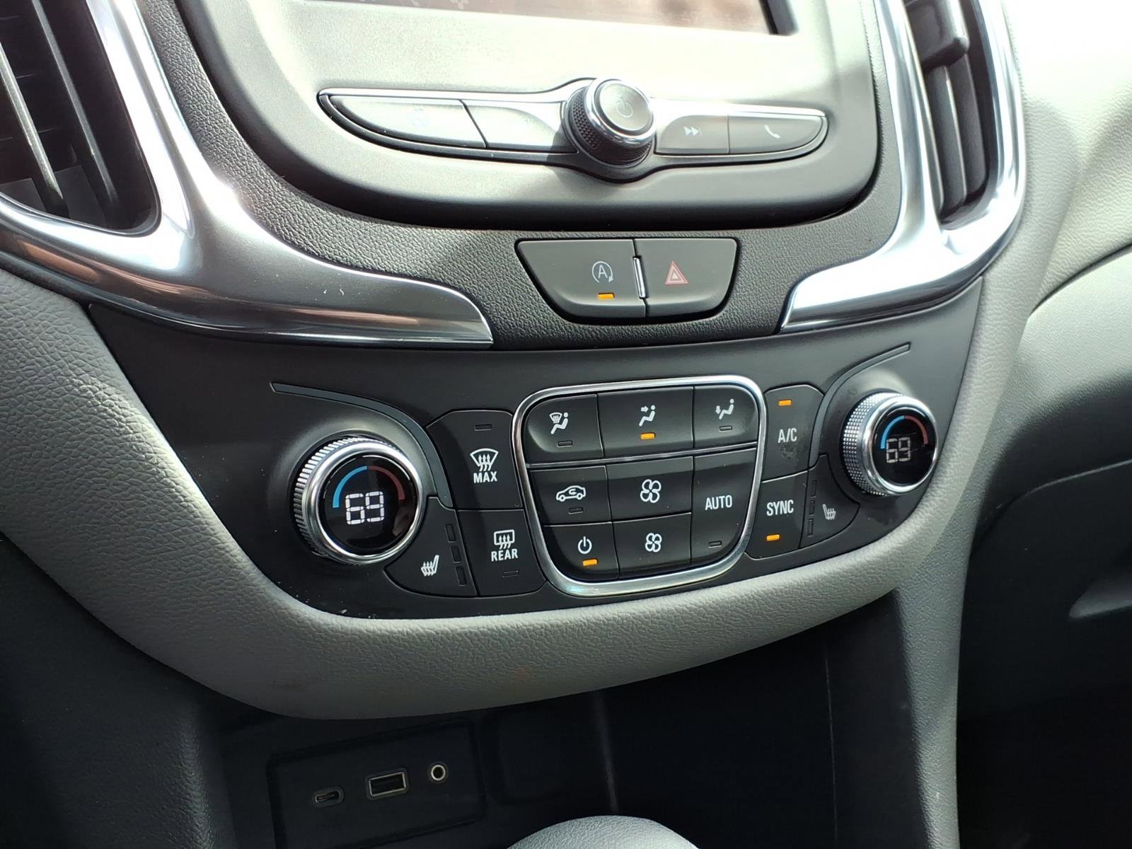 Used 2023 Chevrolet Equinox LT w/ Driver Convenience Package AWD/4WD image 19
