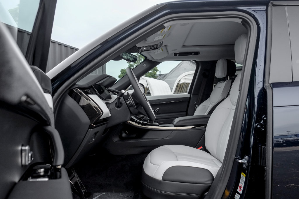 New 2026 Land Rover Range Rover Sport Dynamic SE AWD/4WD image 10