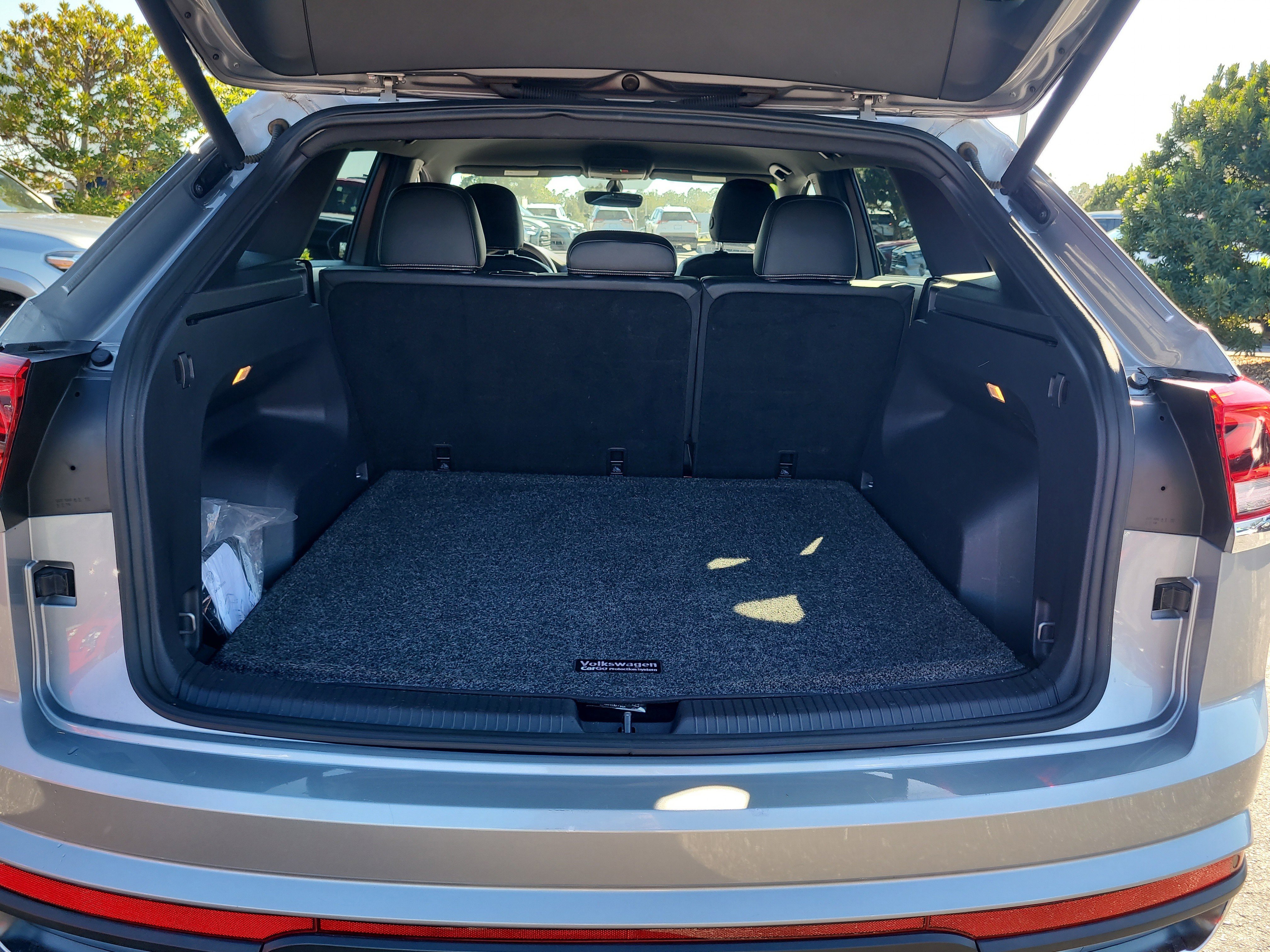 Used 2021 Volkswagen Atlas Cross Sport SE image 11
