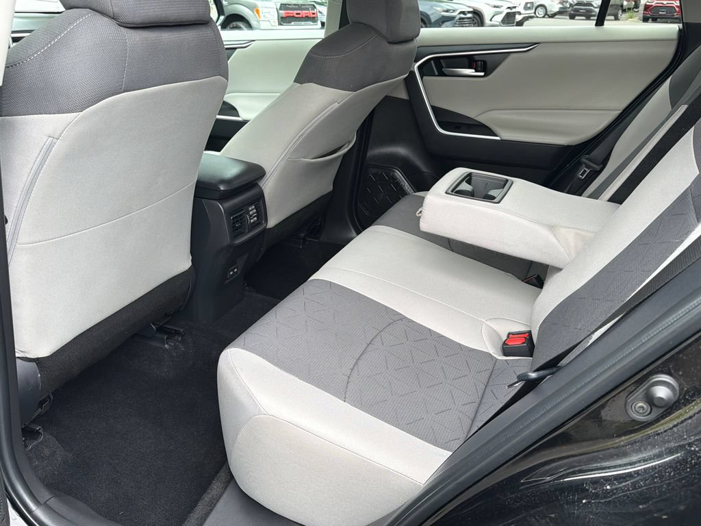 Used 2025 Toyota RAV4 XLE AWD/4WD image 16