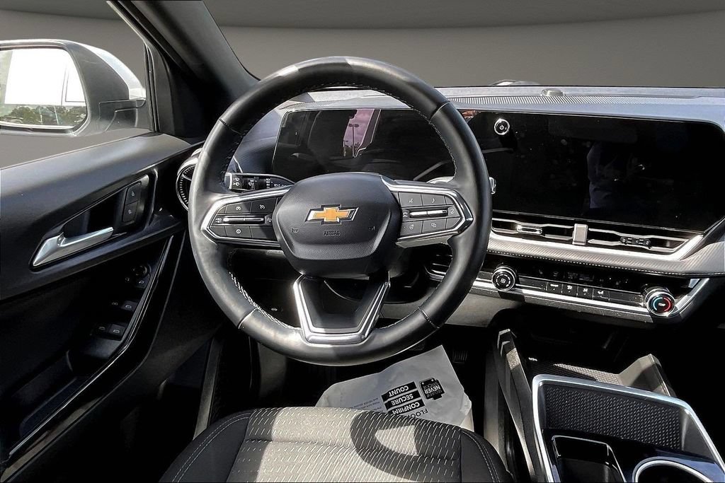 Used 2025 Chevrolet Equinox LT FWD image 11