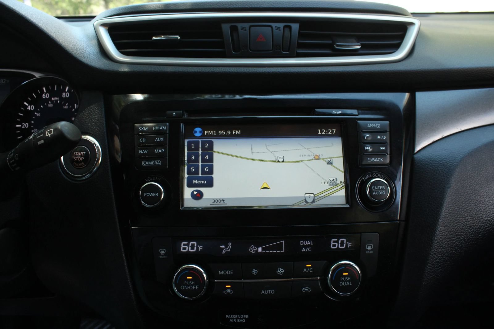 Used 2015 Nissan Rogue SV w/ SV Premium Package AWD/4WD image 32