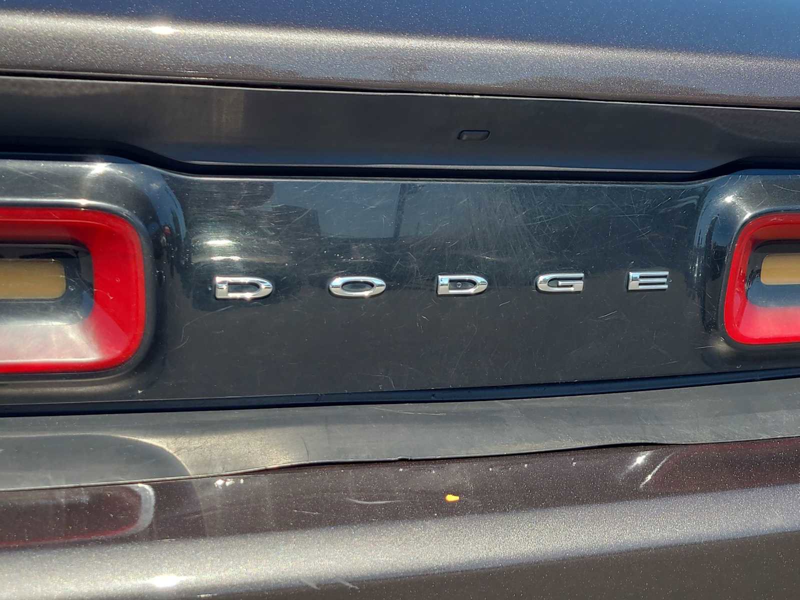 Used 2016 Dodge Challenger SXT image 15