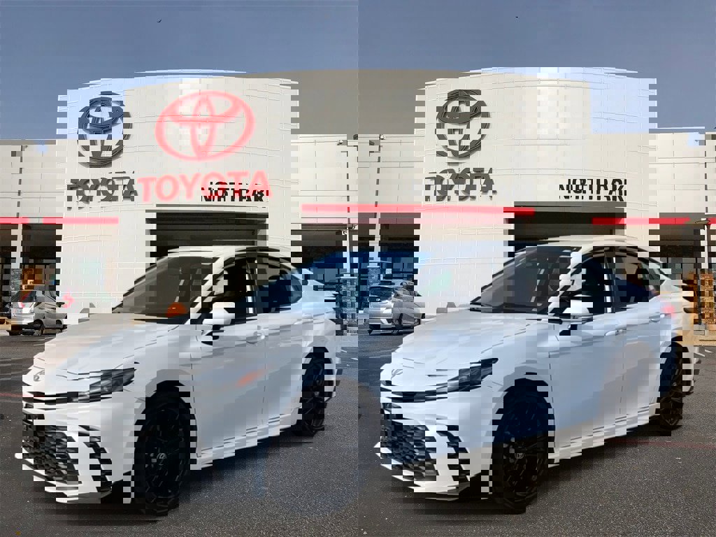 Certified 2025 Toyota Camry SE image 1