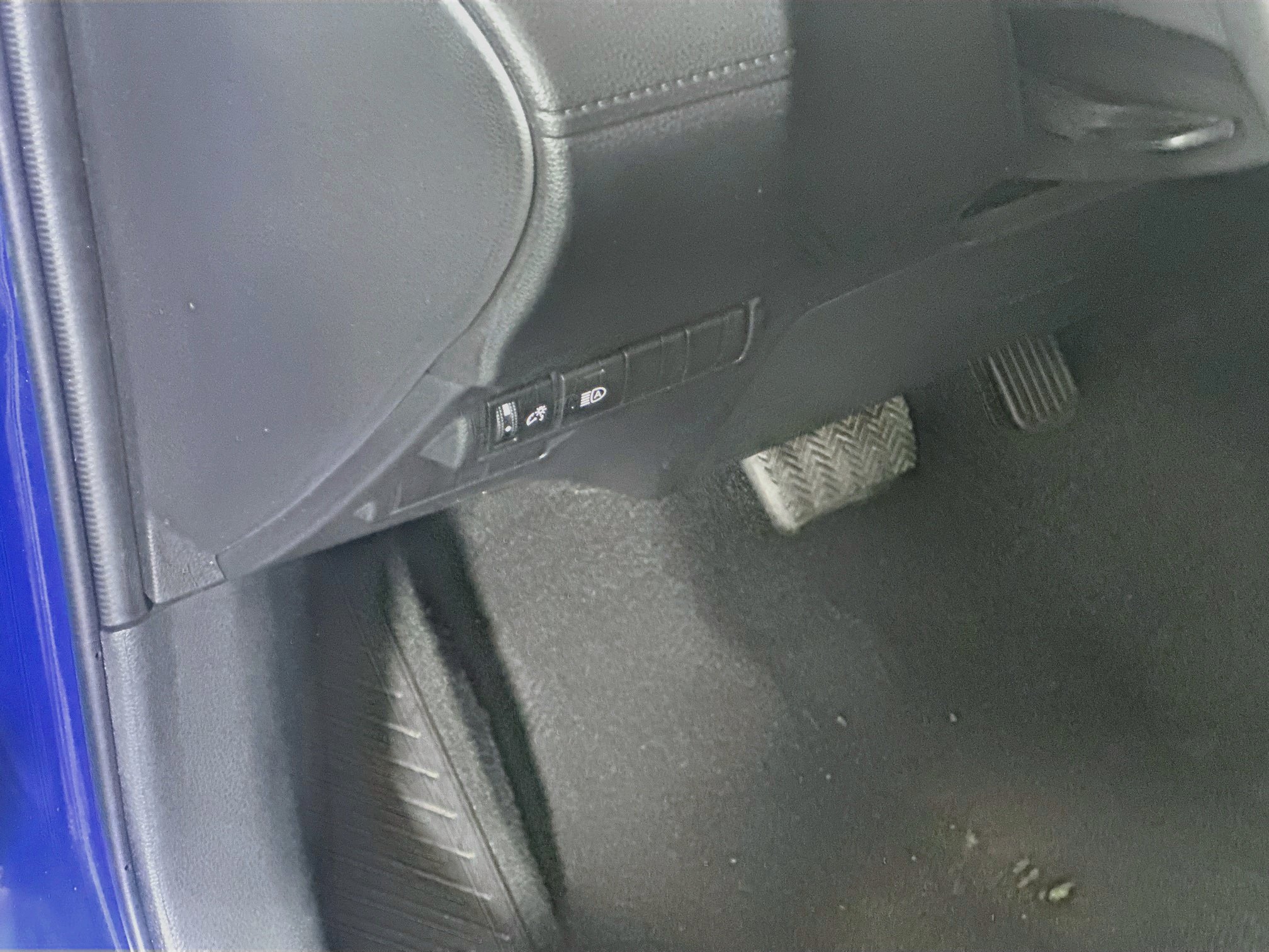 Used 2025 Toyota Corolla Cross XLE FWD image 17