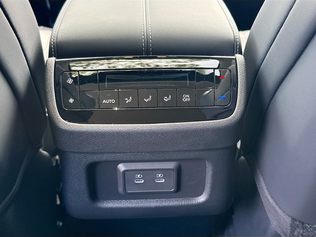 Used 2027 INFINITI QX60 Pure w/ Cargo Package FWD image 27